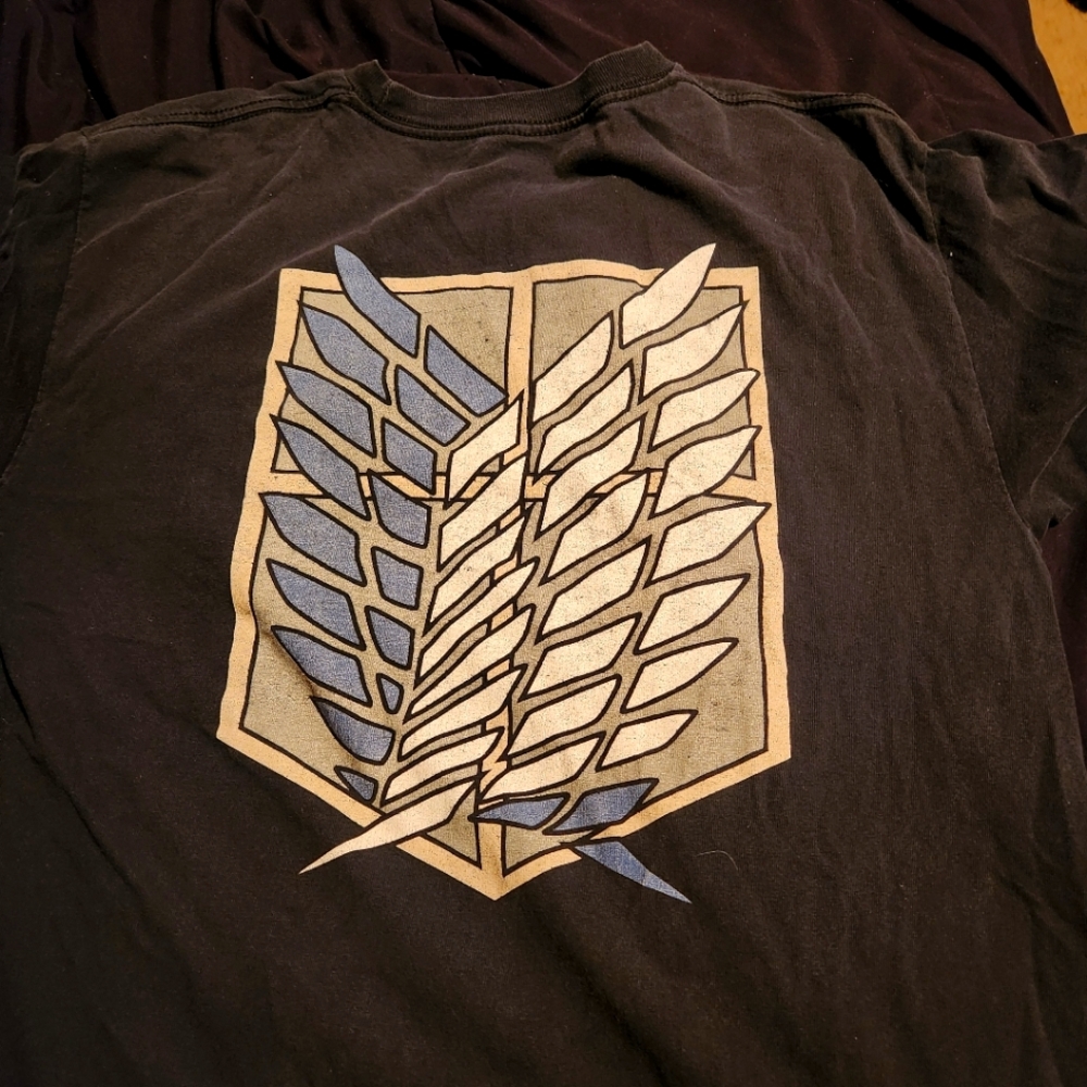 Anime shirt - large - Attack on titan